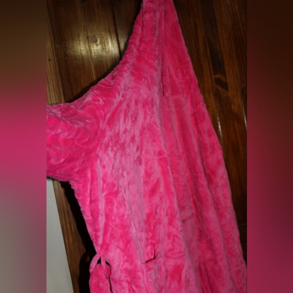 Pink Hearts Colsie Robe - Picture 4 of 12